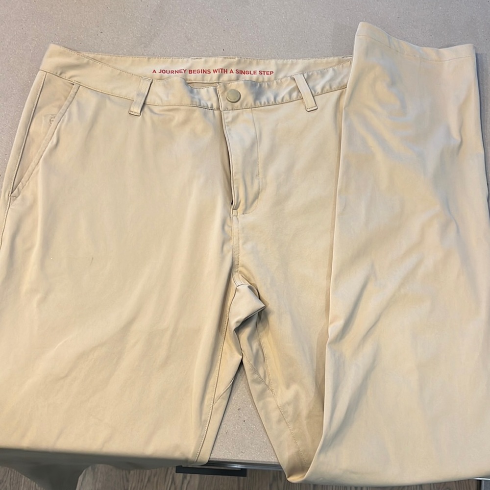 Rhône commuter slim pant in khaki